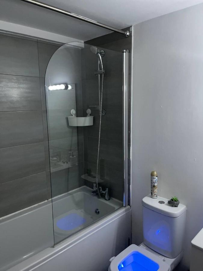 Modern Spacious 1 Bed Flat In Birmingham City Centre With Free Parking, Fast Free Wifi And Netflix Exterior photo