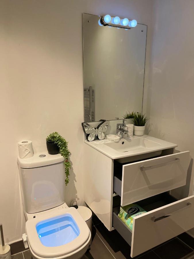 Modern Spacious 1 Bed Flat In Birmingham City Centre With Free Parking, Fast Free Wifi And Netflix Exterior photo